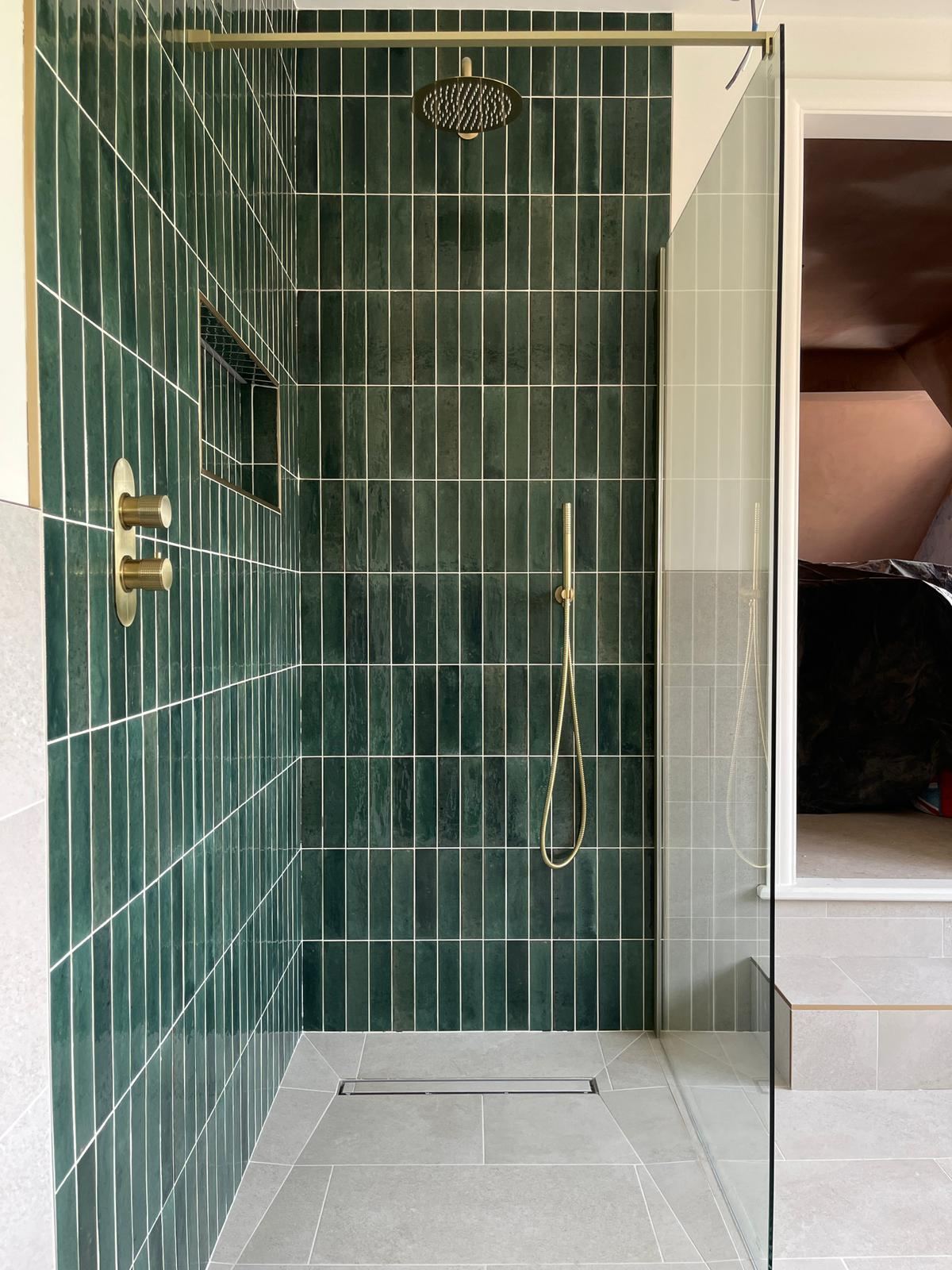 Shower with brass rainfall head and hand shower