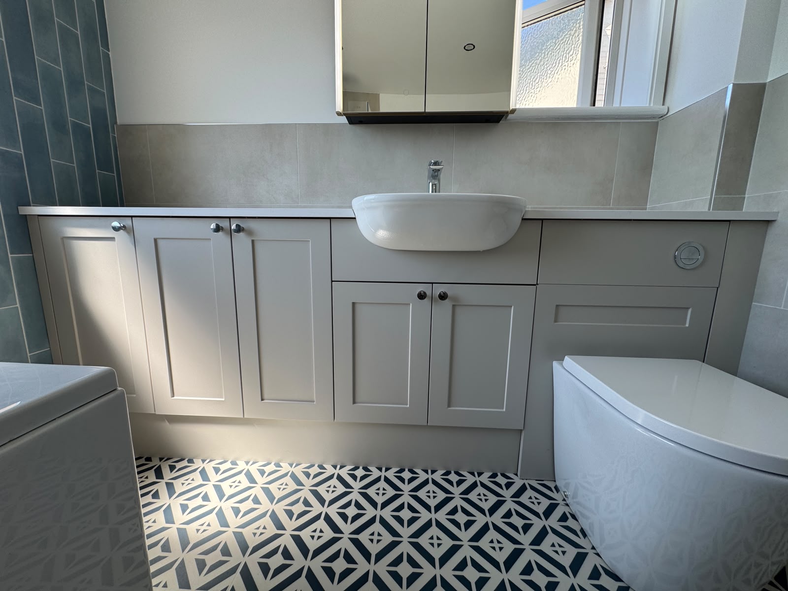 Modular vanity unit and basin