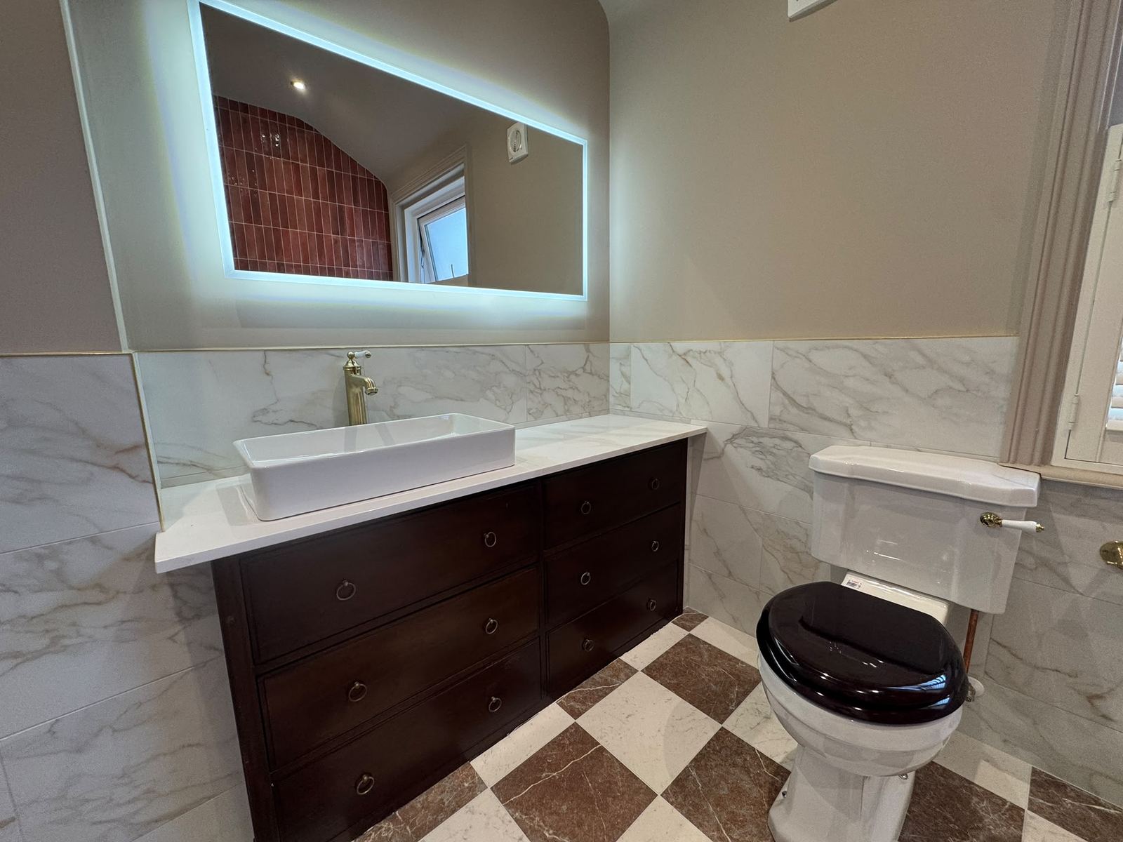 Illuminated mirror, cabinetry and traditional WC